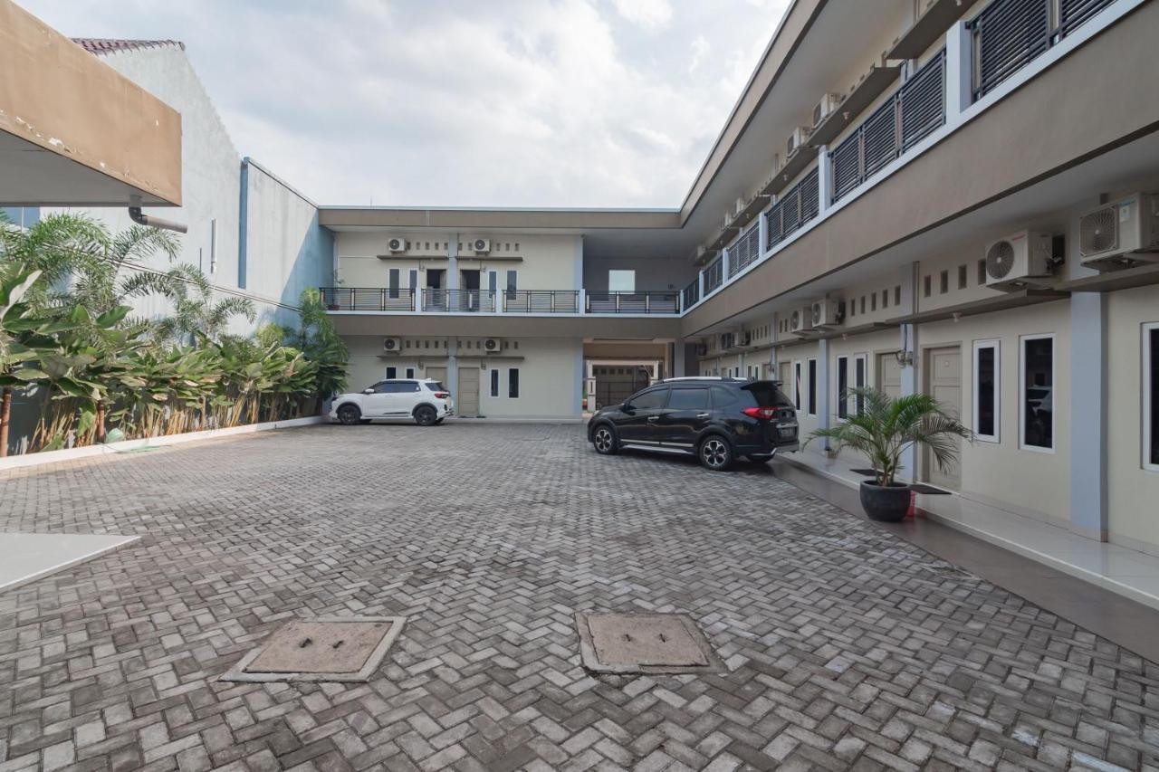 Reddoorz Plus Syariah @ Tuparev Cirebon 3 Exterior foto